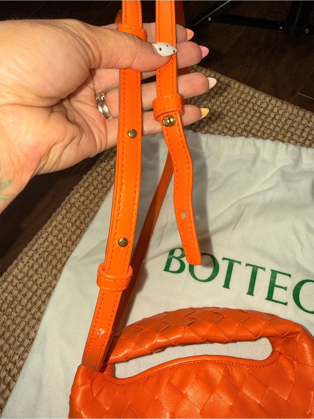 Bottega Veneta Intrecciato hop mini crossbody bag - Picture 5 of 13